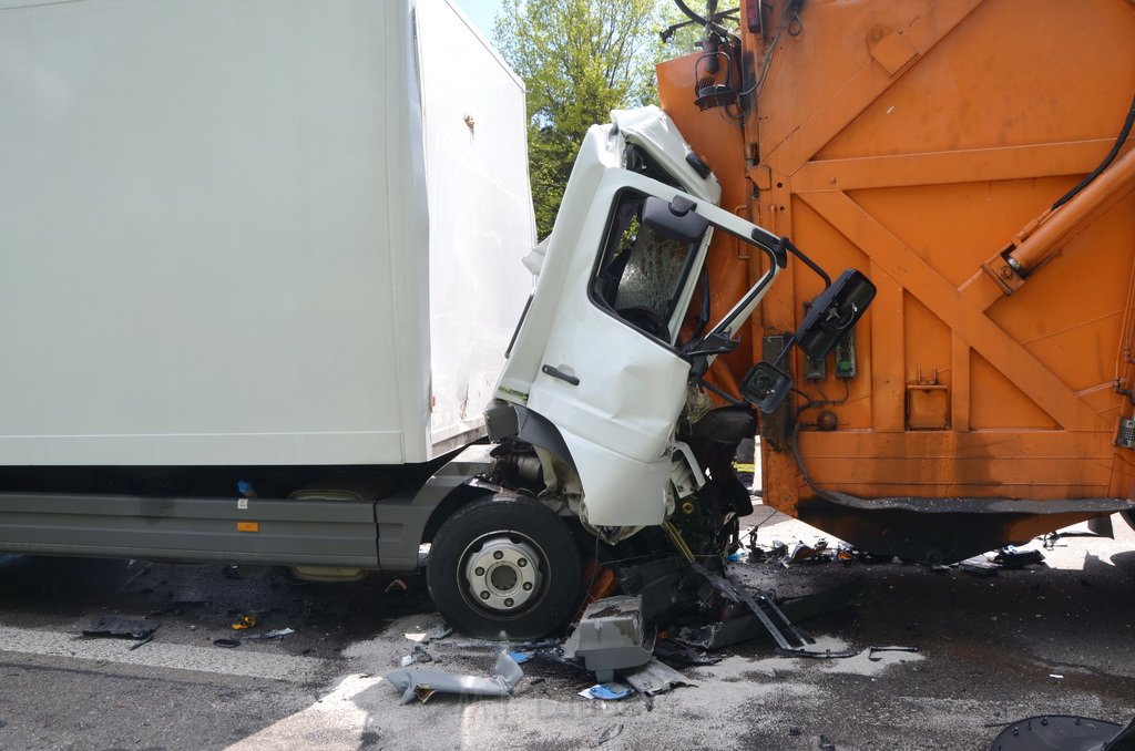 Schwerer VU A 1 Rich Saarbruecken kurz vor AK Leverkusen P8708.JPG - Miklos Laubert